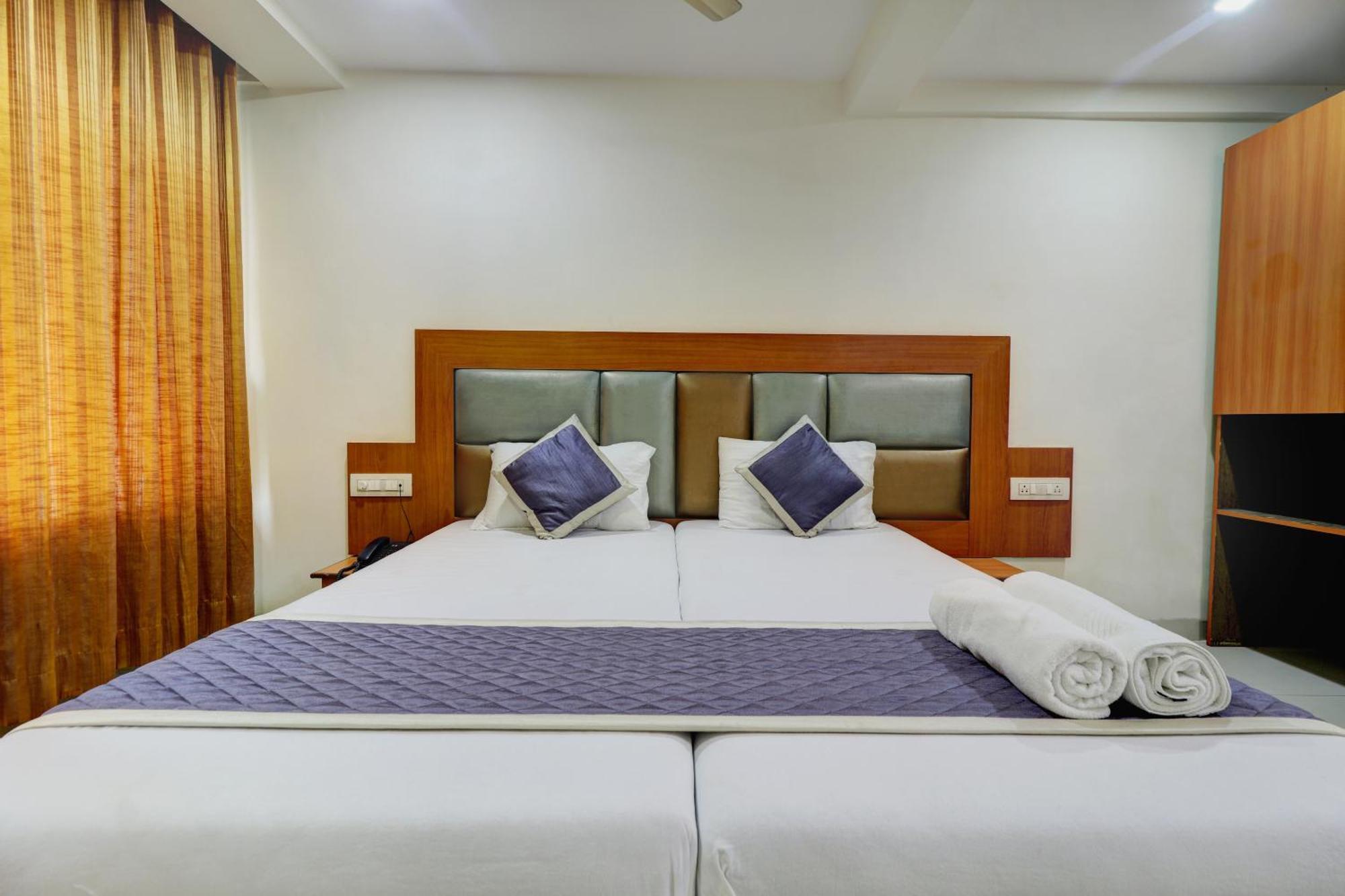 Hotel New Sarovar Grand Panvel Buitenkant foto