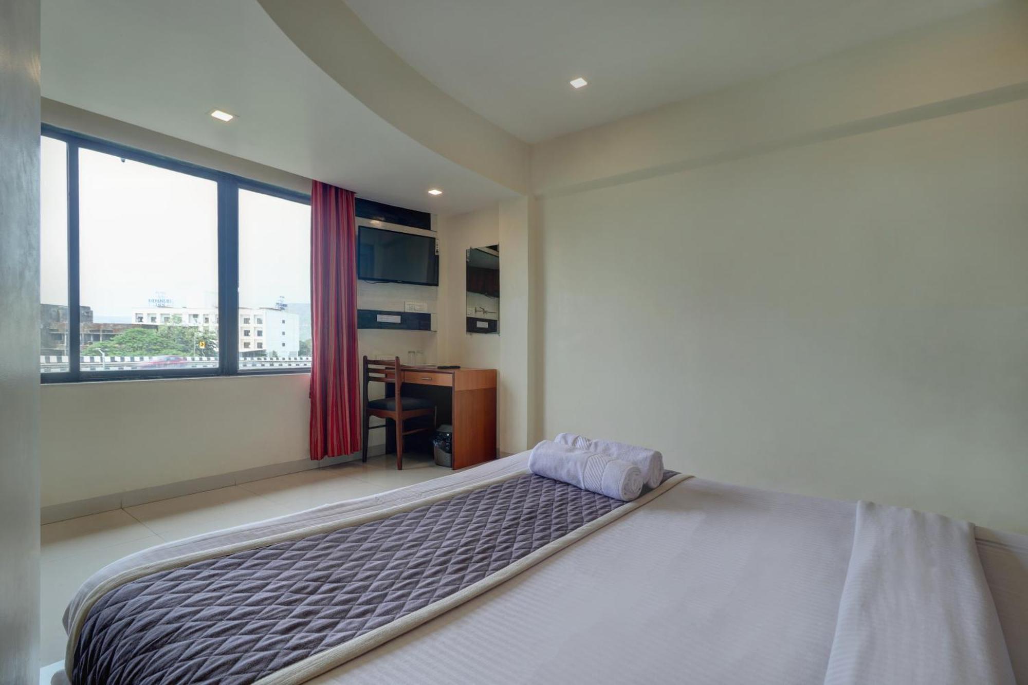 Hotel New Sarovar Grand Panvel Buitenkant foto