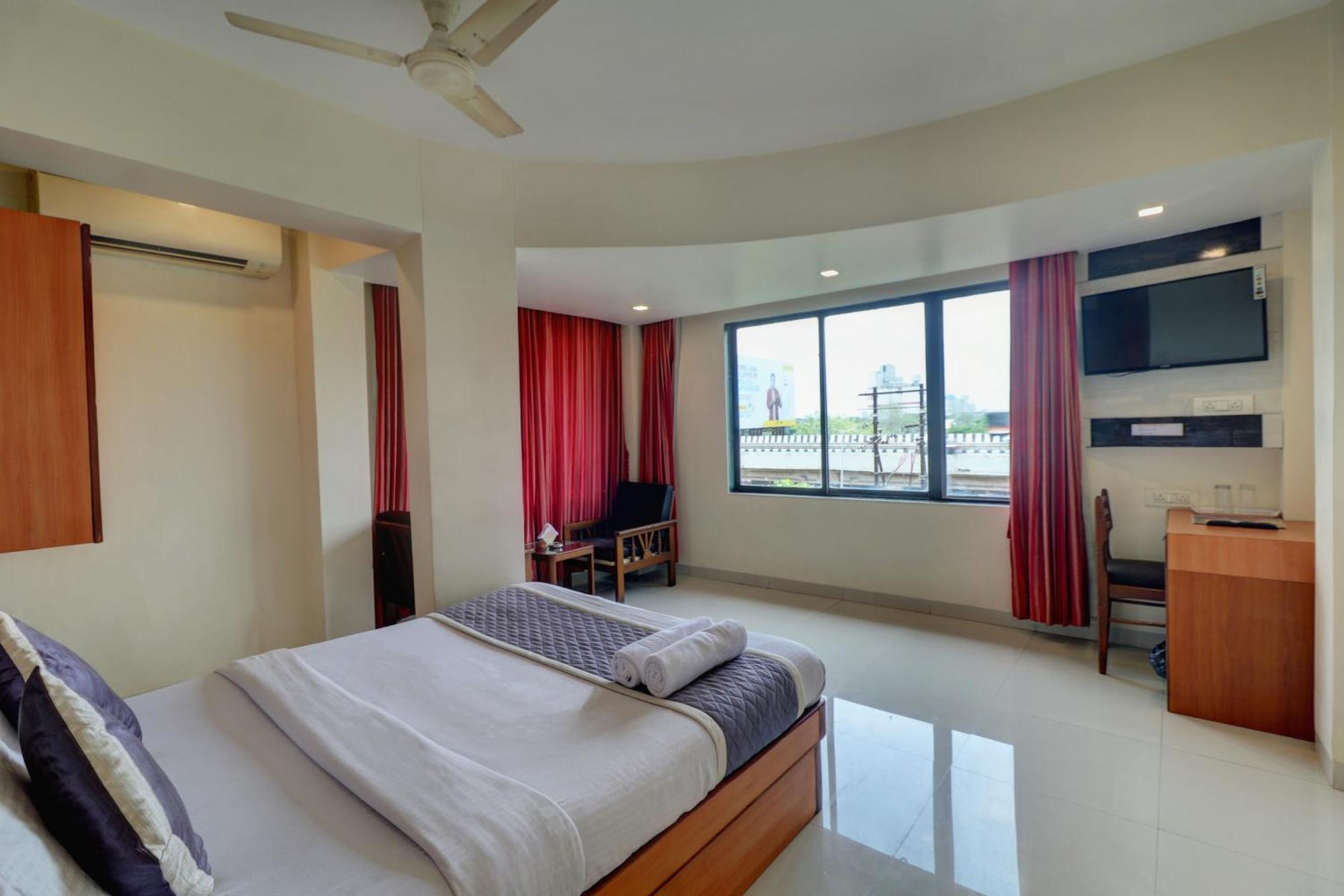 Hotel New Sarovar Grand Panvel Buitenkant foto