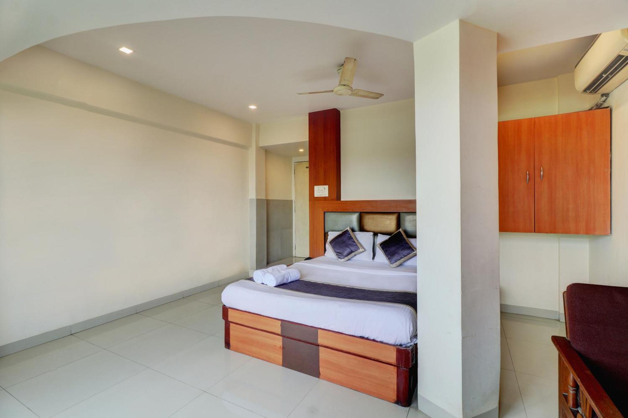 Hotel New Sarovar Grand Panvel Buitenkant foto