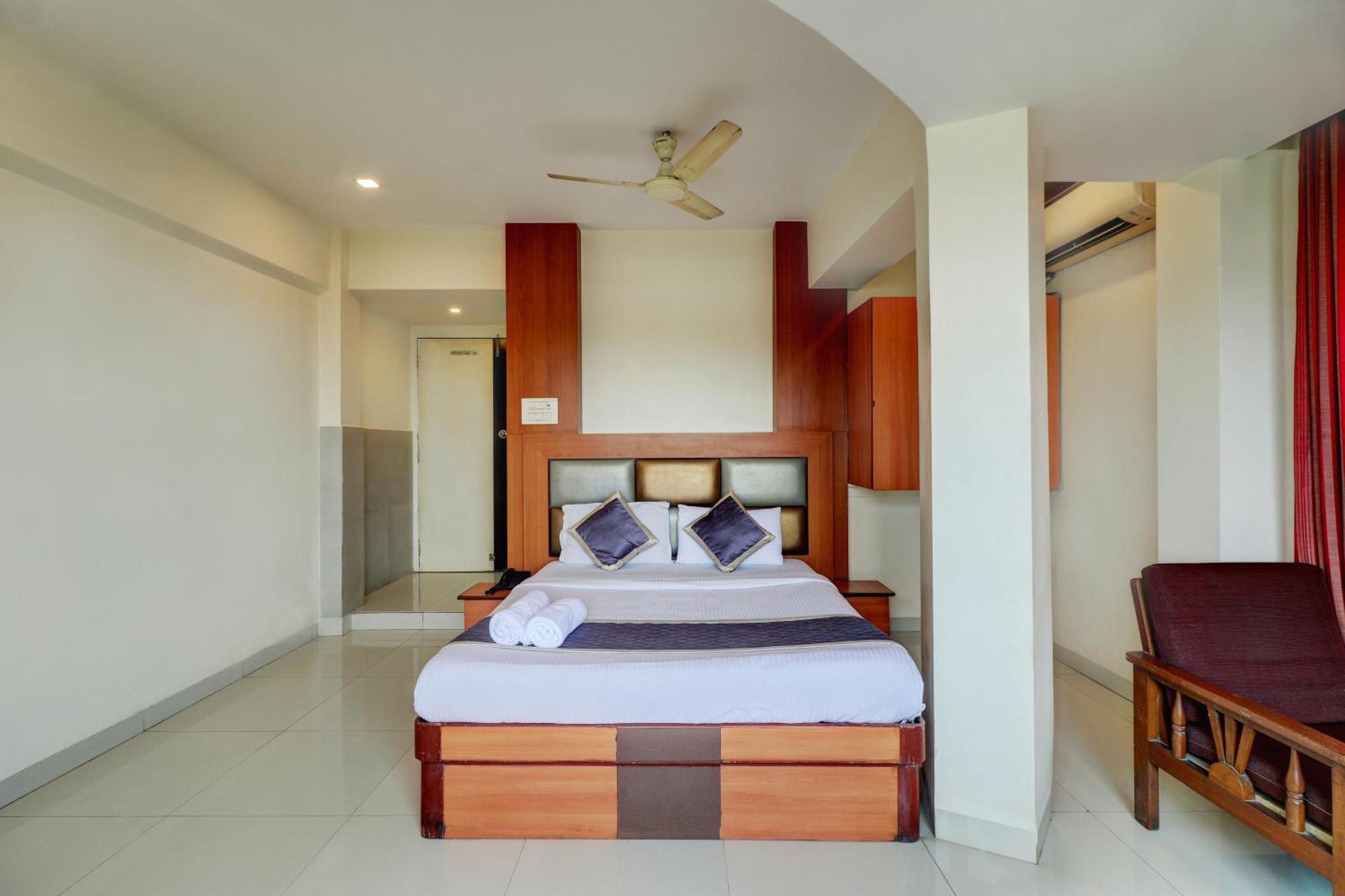 Hotel New Sarovar Grand Panvel Buitenkant foto