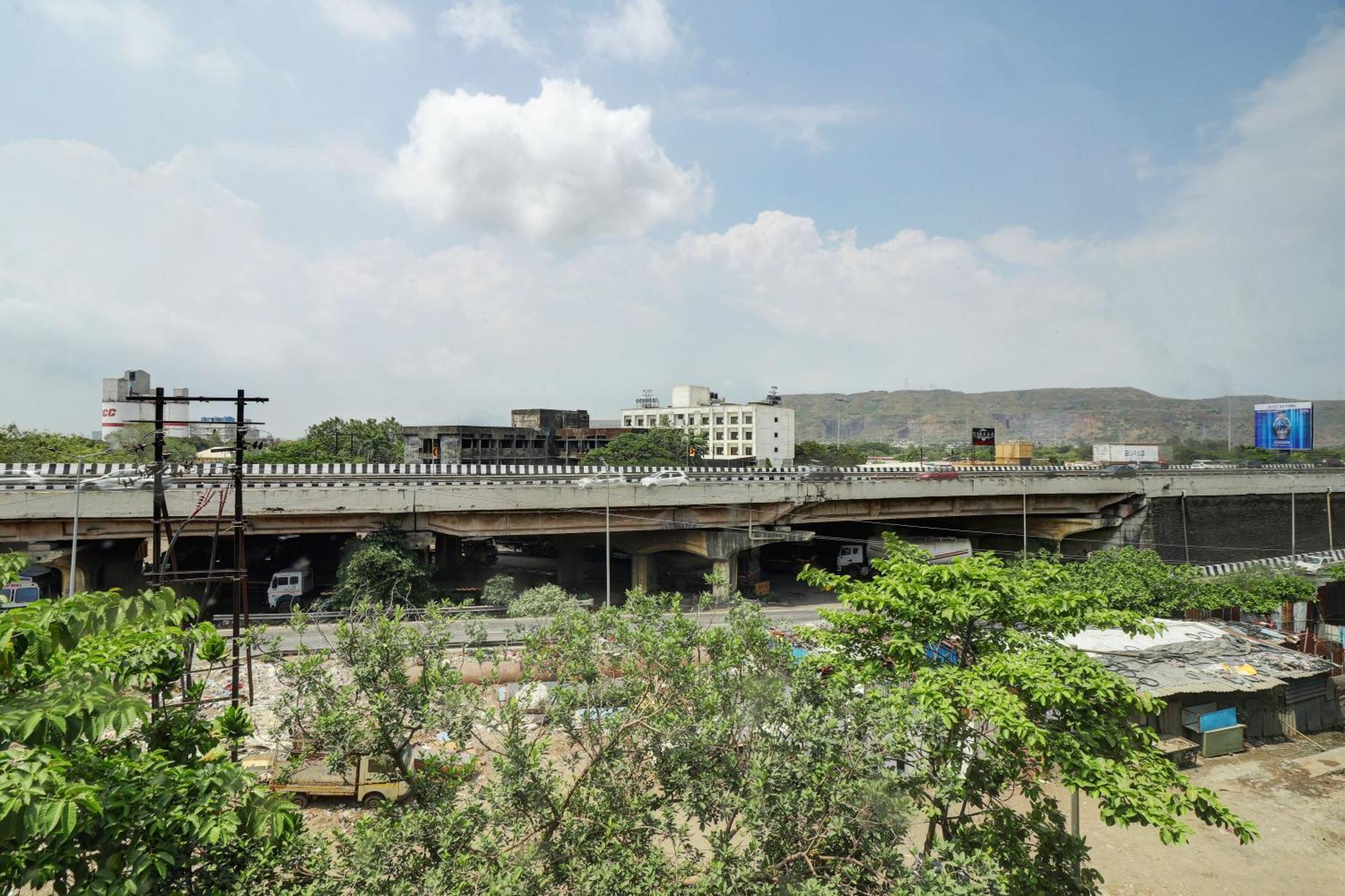 Hotel New Sarovar Grand Panvel Buitenkant foto