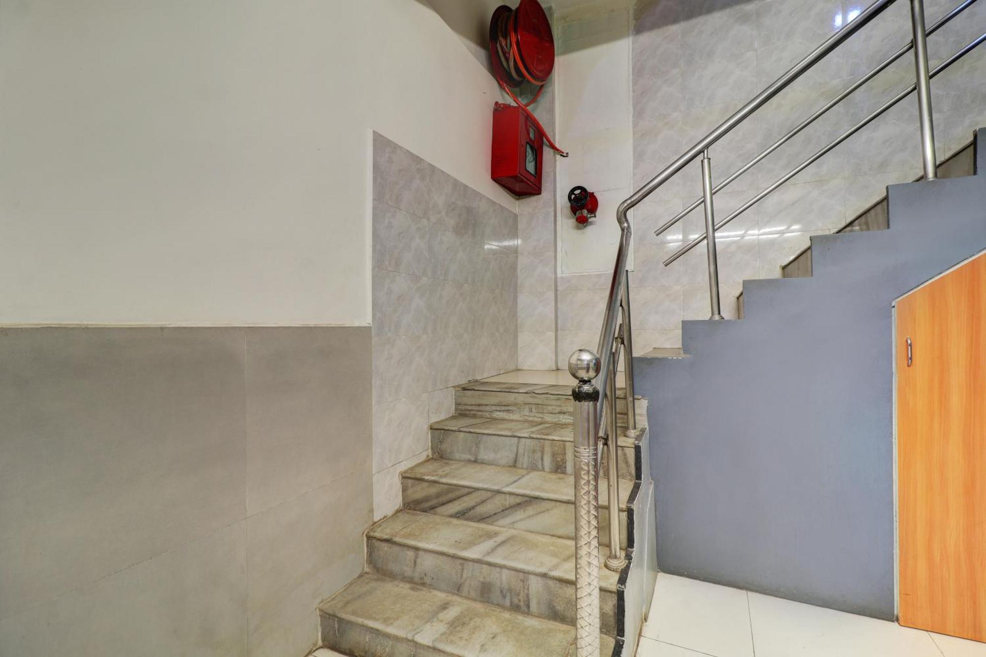 Hotel New Sarovar Grand Panvel Buitenkant foto